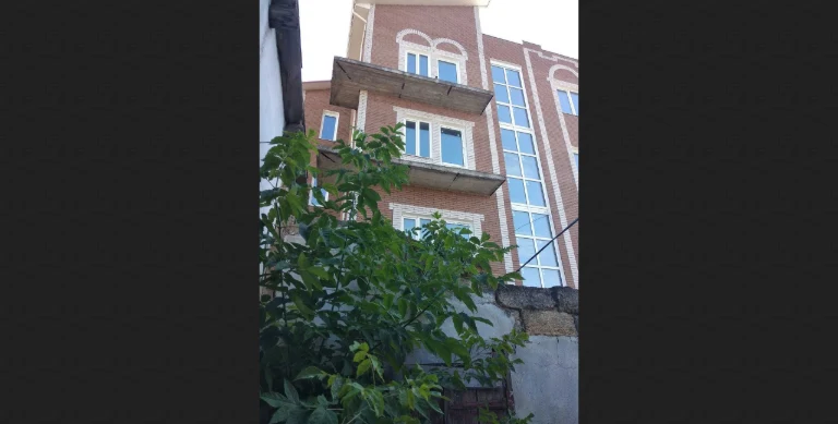 Продам здание в Черноморке 4 эт. под комерцию,гостиницу, уч.