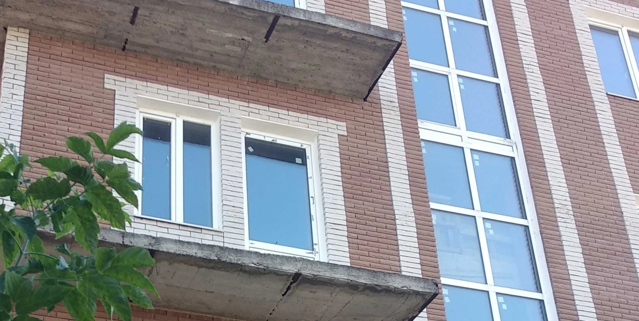 Продам здание в Черноморке 4 эт. под комерцию,гостиницу, уч.