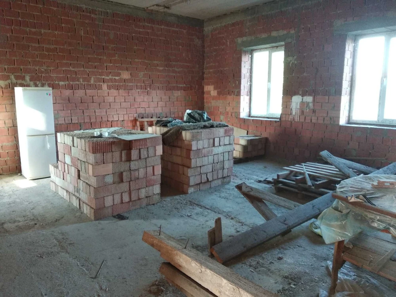 Продам здание в Черноморке 4 эт. под комерцию,гостиницу, уч.