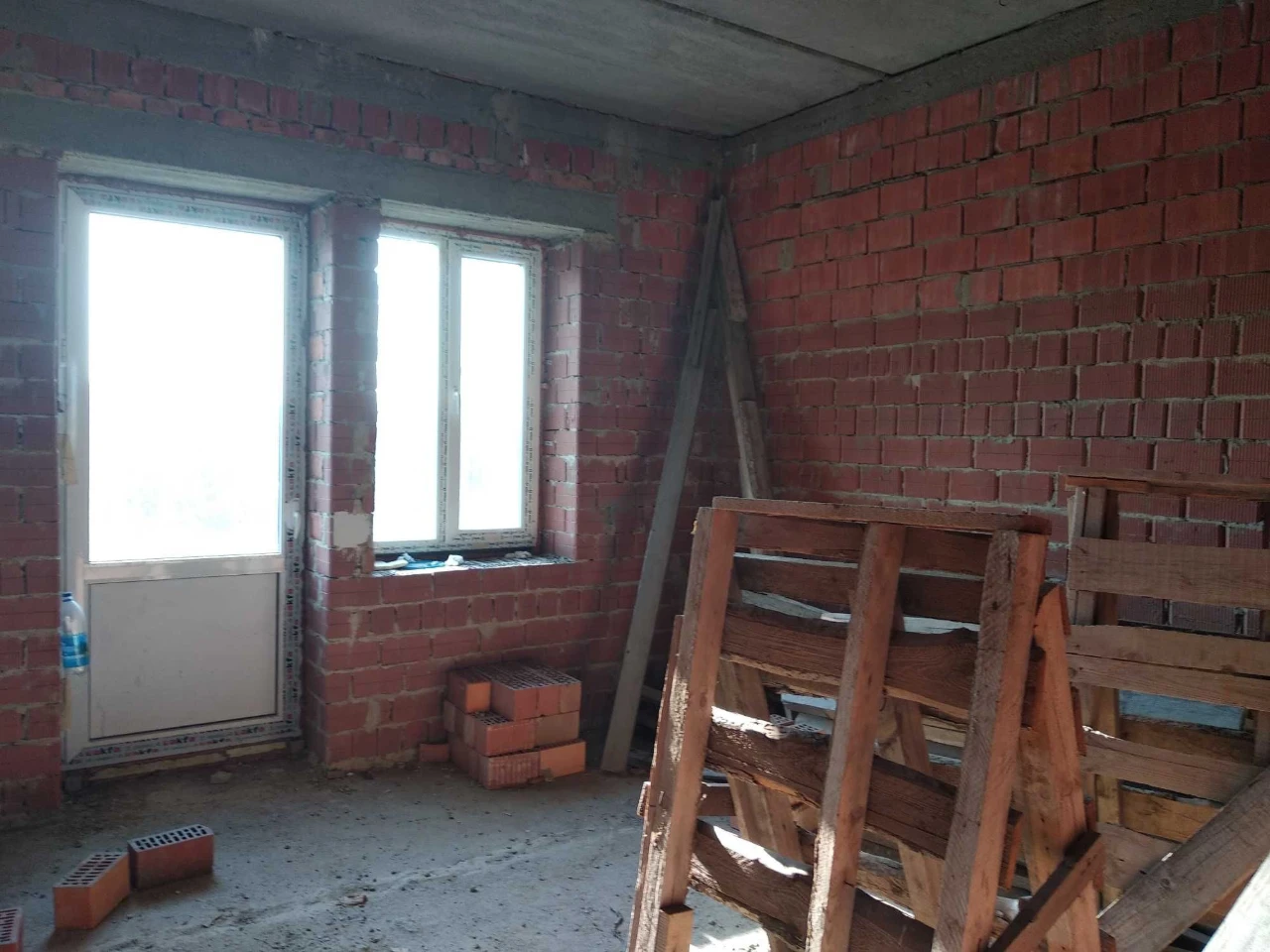Продам здание в Черноморке 4 эт. под комерцию,гостиницу, уч.