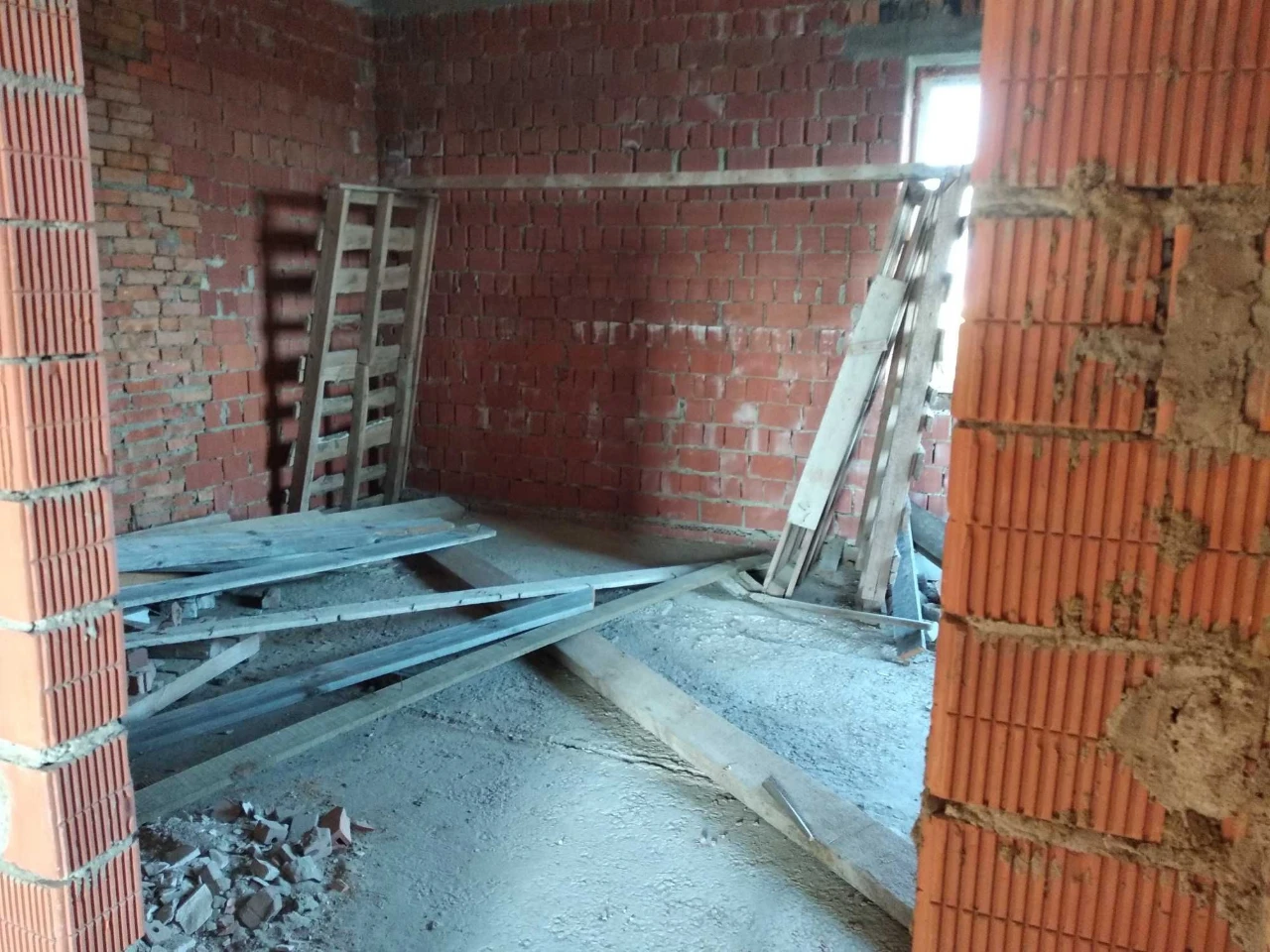 Продам здание в Черноморке 4 эт. под комерцию,гостиницу, уч.