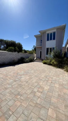 Renovated house in the district of 16 st. B. Fontana. Closed territory n