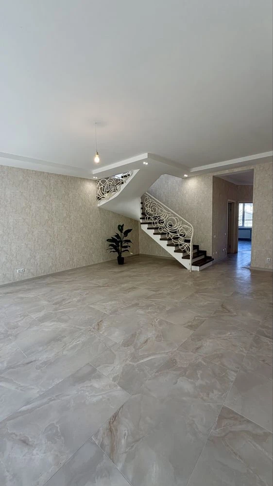 Renovated house in the district of 16 st. B. Fontana. Closed territory n