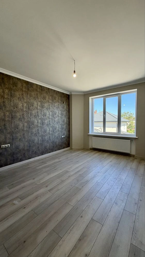 Renovated house in the district of 16 st. B. Fontana. Closed territory n