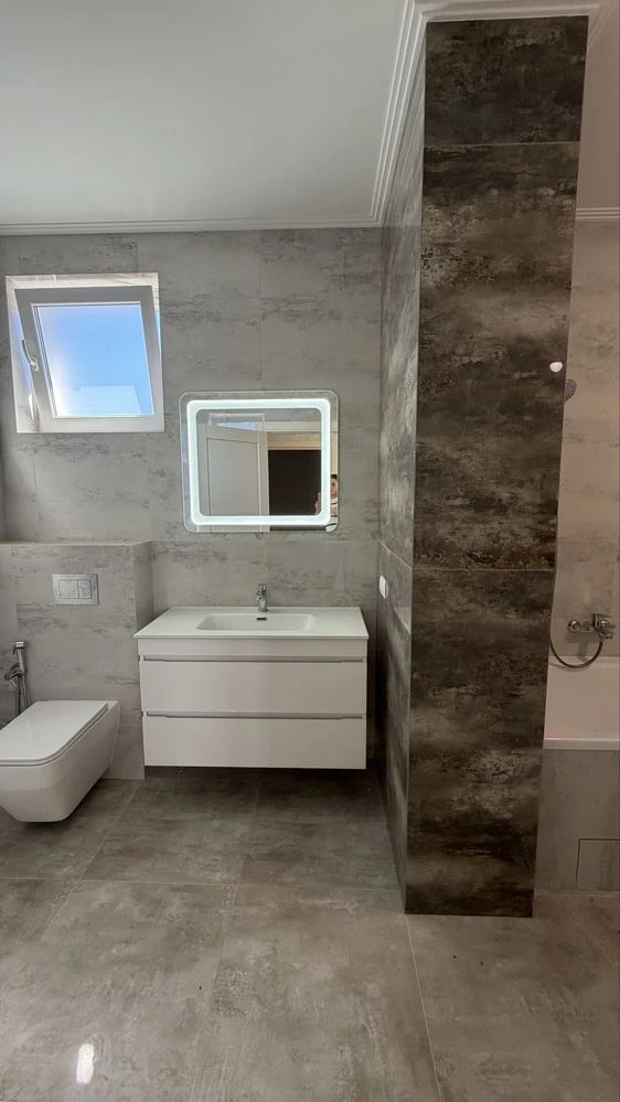 Renovated house in the district of 16 st. B. Fontana. Closed territory n