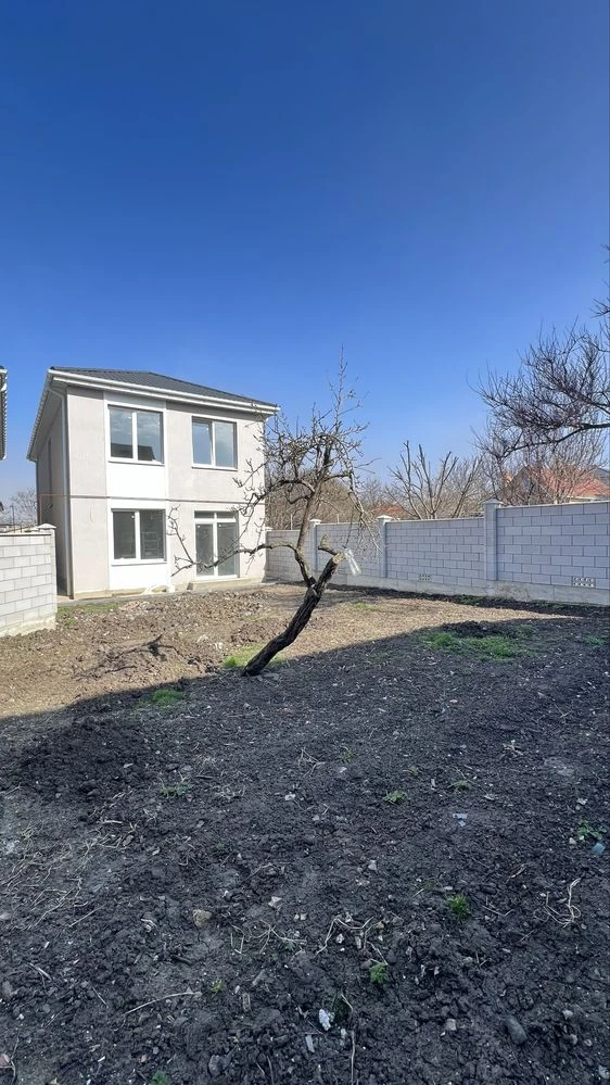 Renovated house in the district of 16 st. B. Fontana. Closed territory n
