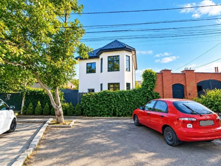 Urgent! I will sell a new 2-storey house on Chubaevka. state act,