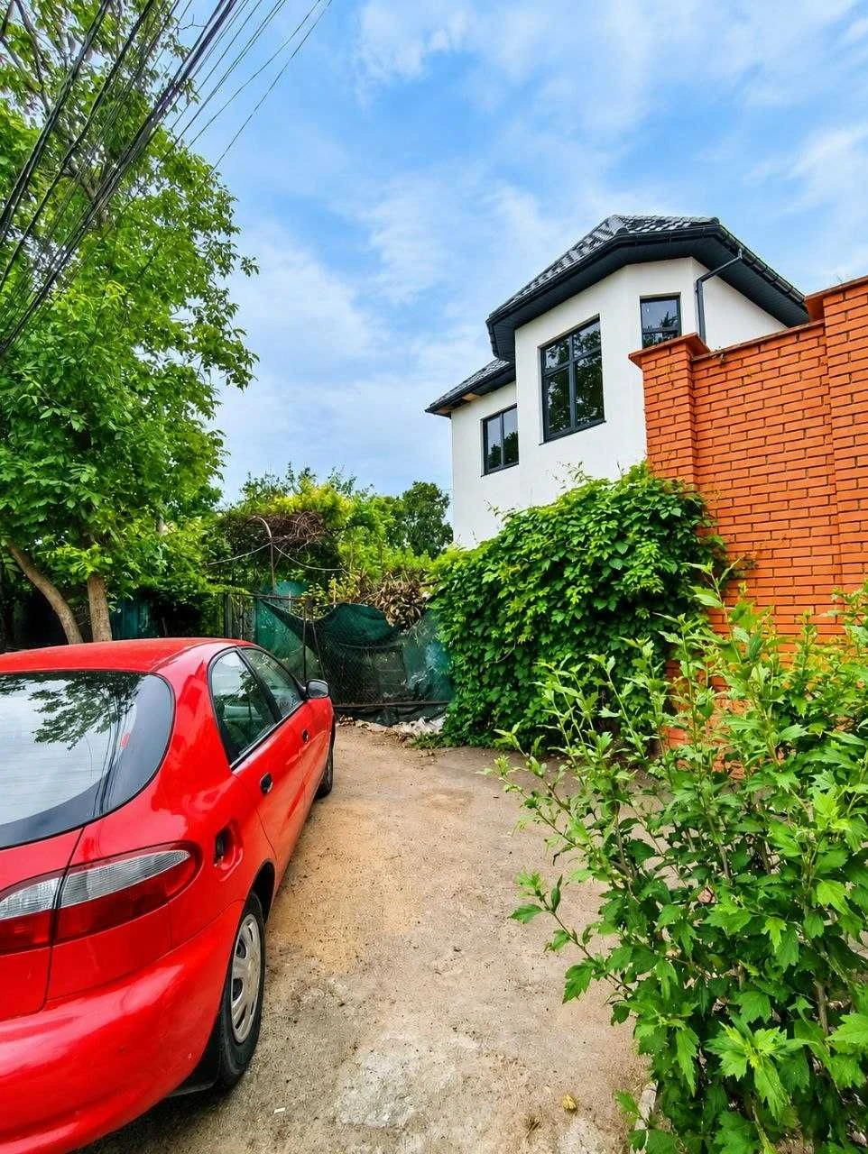 Urgent! I will sell a new 2-storey house on Chubaevka. state act,