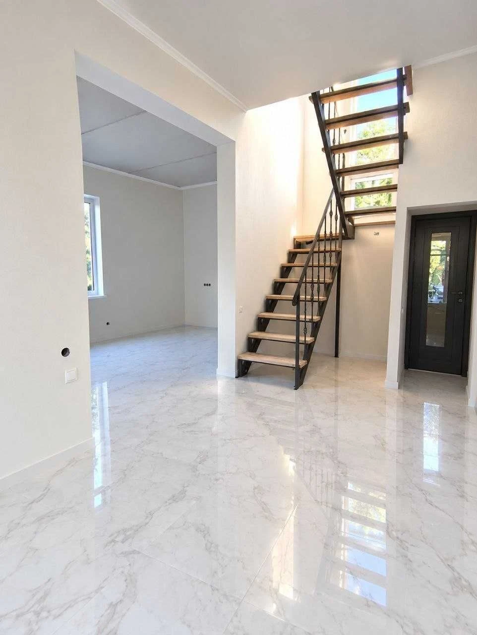 Urgent! I will sell a new 2-storey house on Chubaevka. state act,