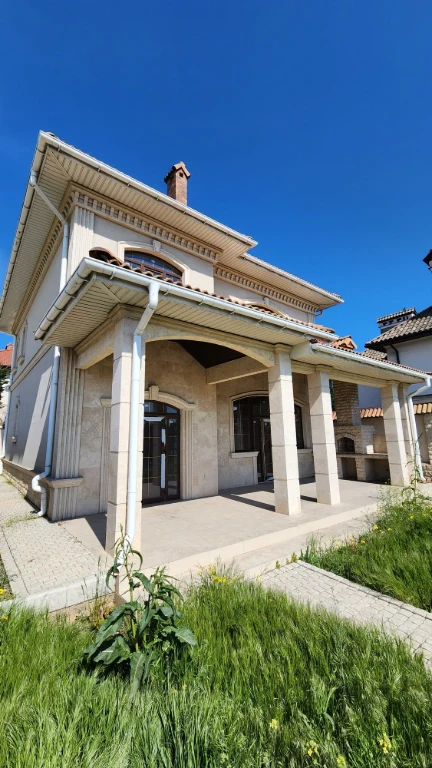 House for sale under renovation, Sauvignon, Lustdorf