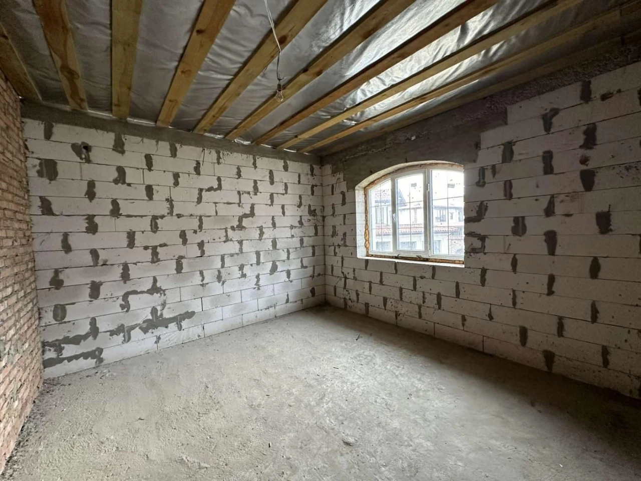 House for sale under renovation, Sauvignon, Lustdorf