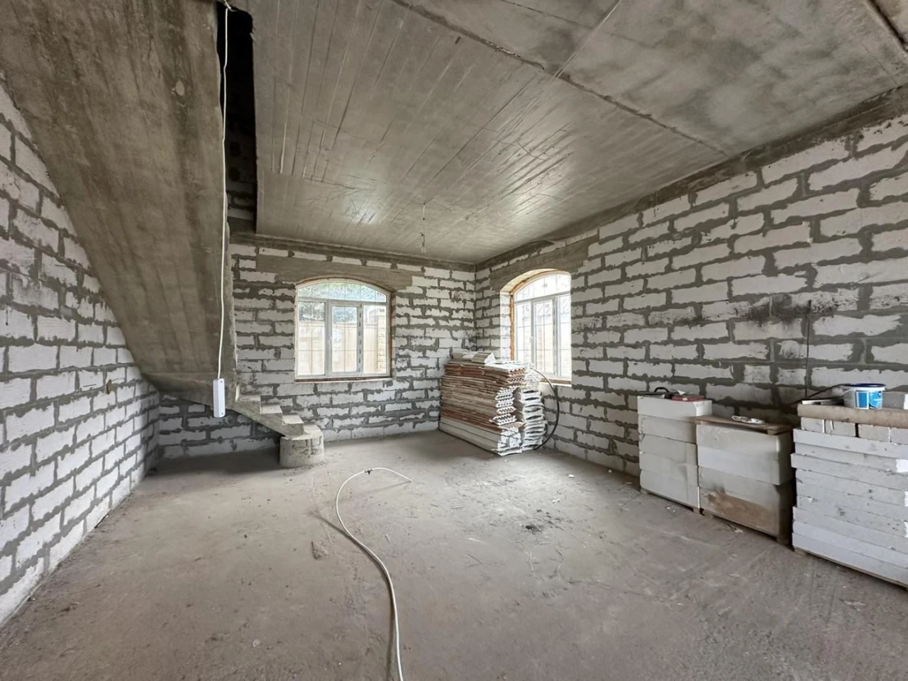 House for sale under renovation, Sauvignon, Lustdorf