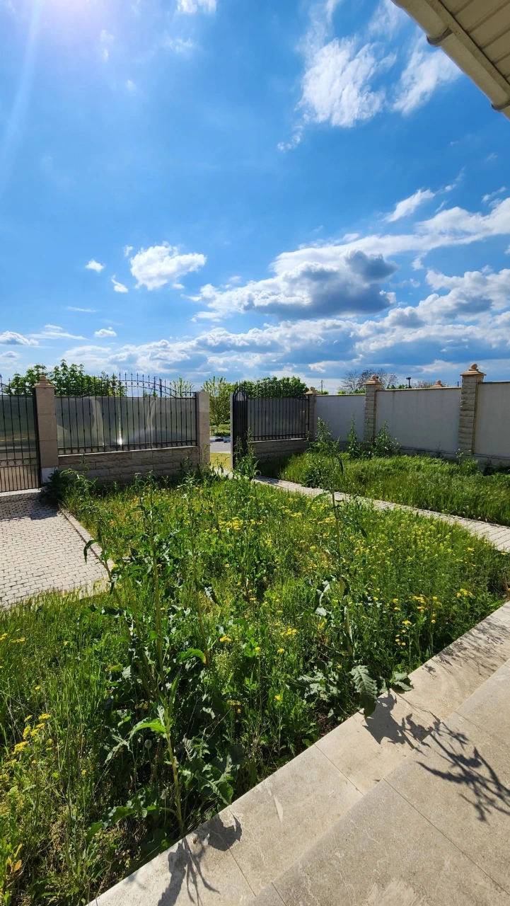 House for sale under renovation, Sauvignon, Lustdorf