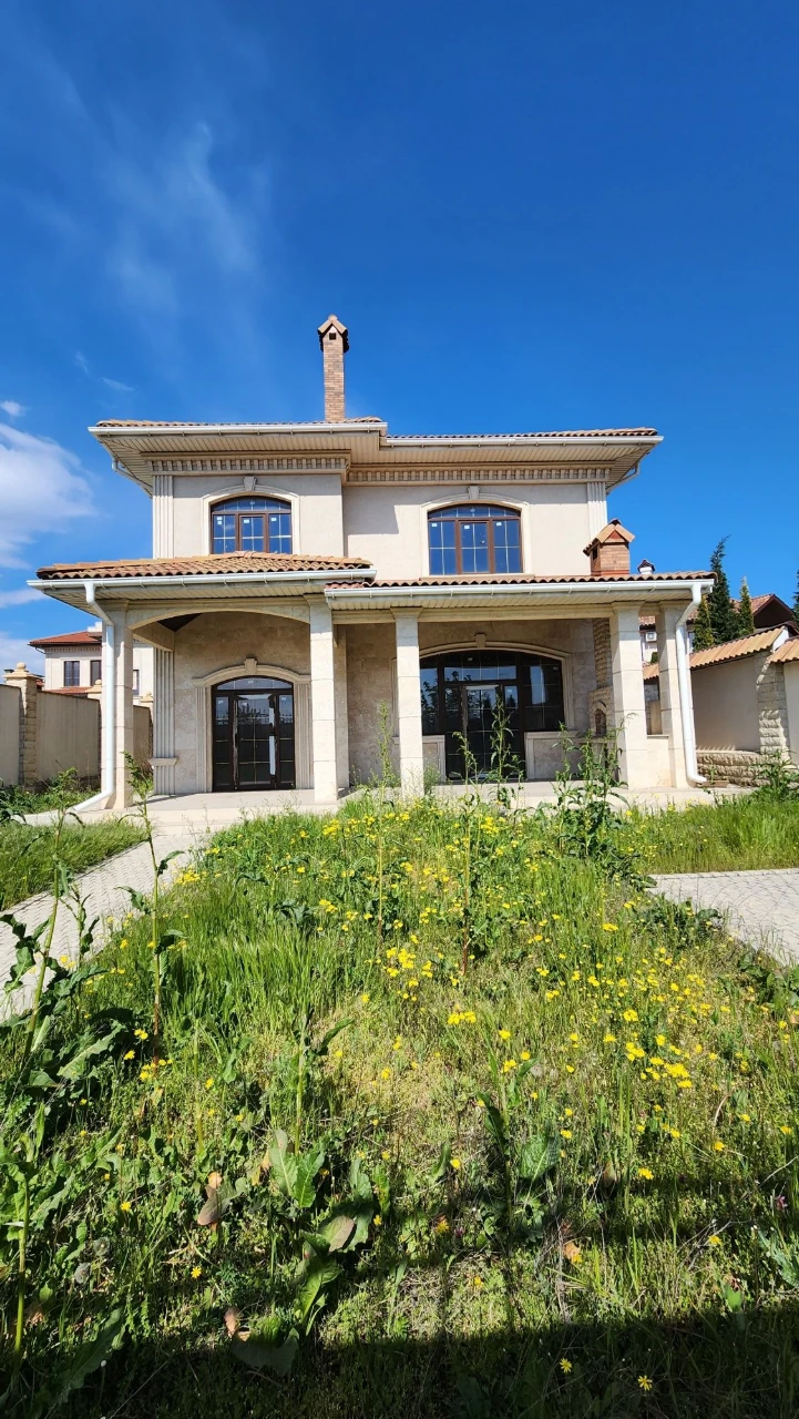 House for sale under renovation, Sauvignon, Lustdorf