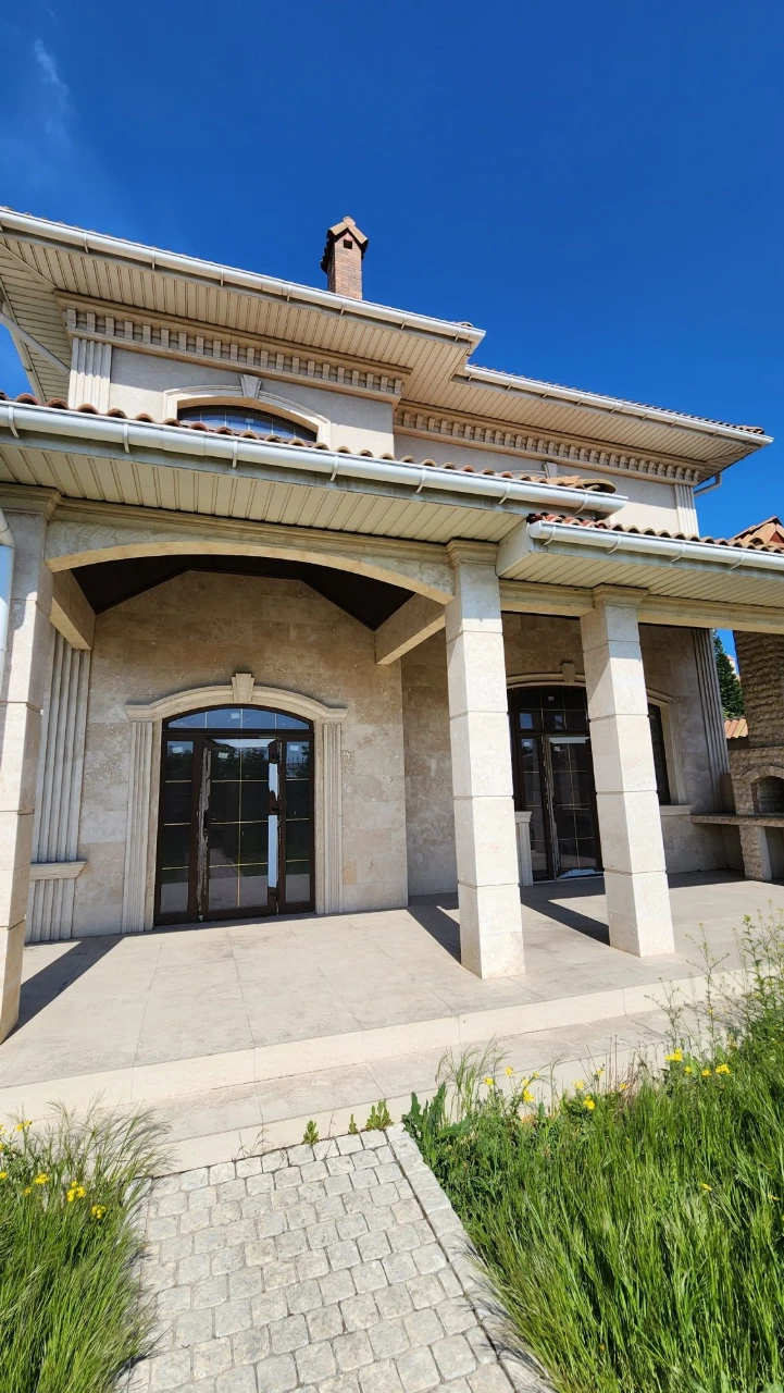 House for sale under renovation, Sauvignon, Lustdorf