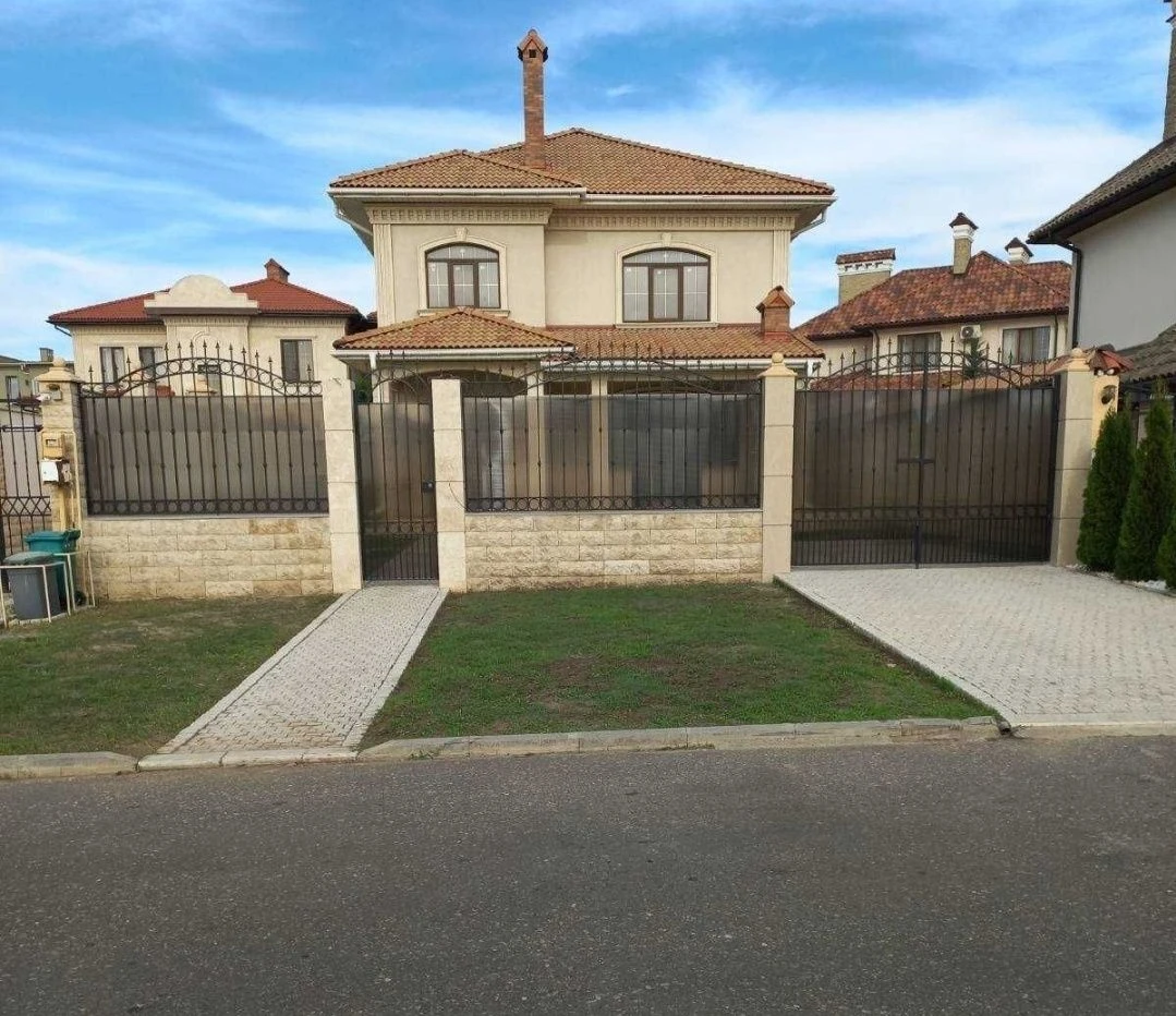 House for sale under renovation, Sauvignon, Lustdorf