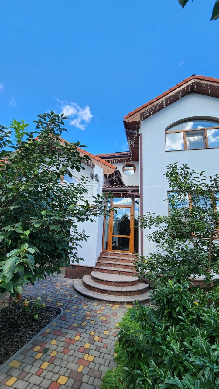 Sale of owner's house in Sauvignon, 315 m², 7.5 hundred