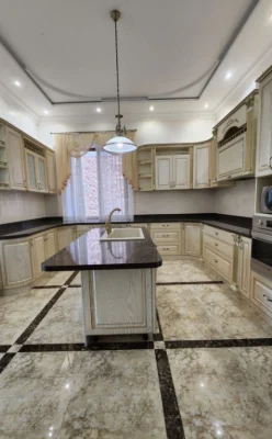 Sale of owner's house in Sauvignon, 315 m², 7.5 hundred