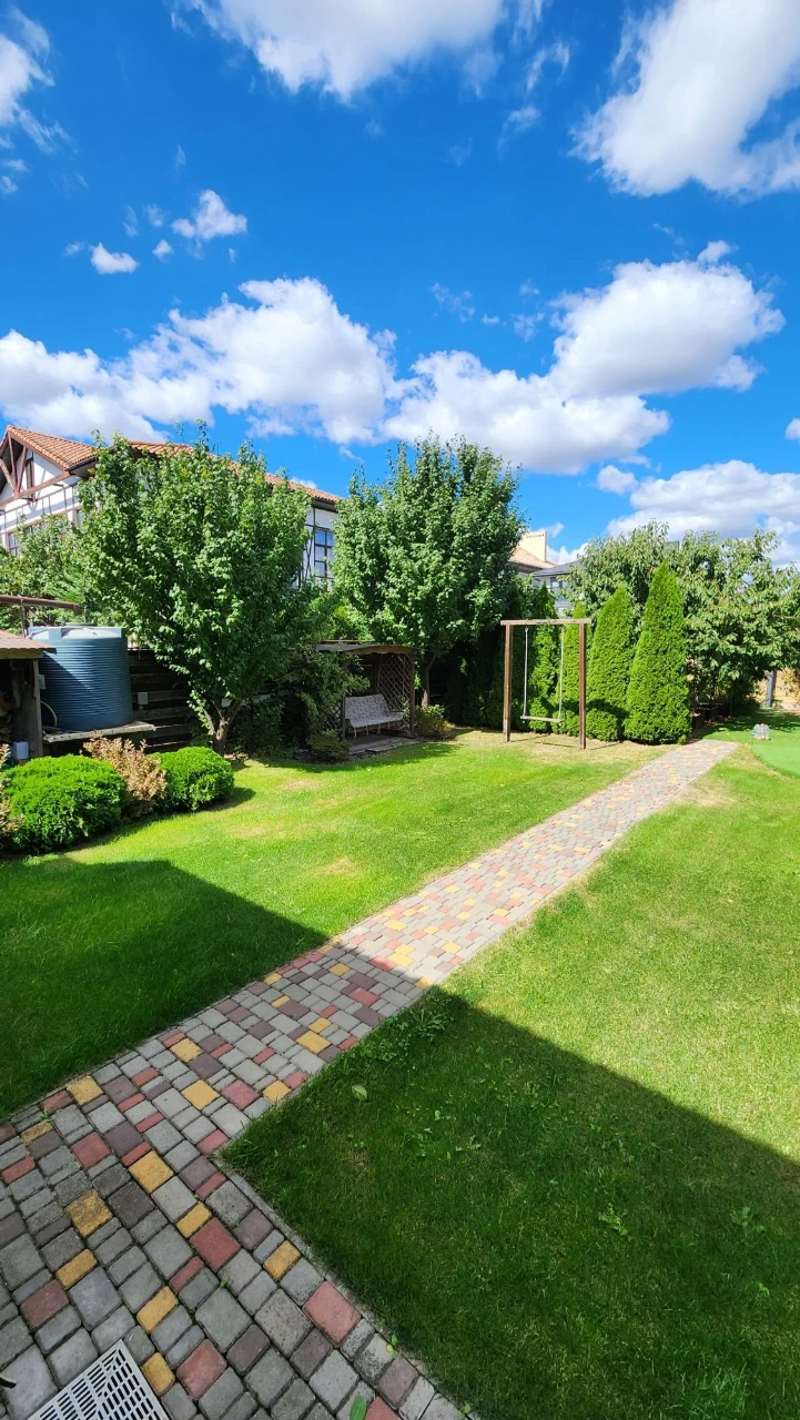 Sale of owner's house in Sauvignon, 315 m², 7.5 hundred