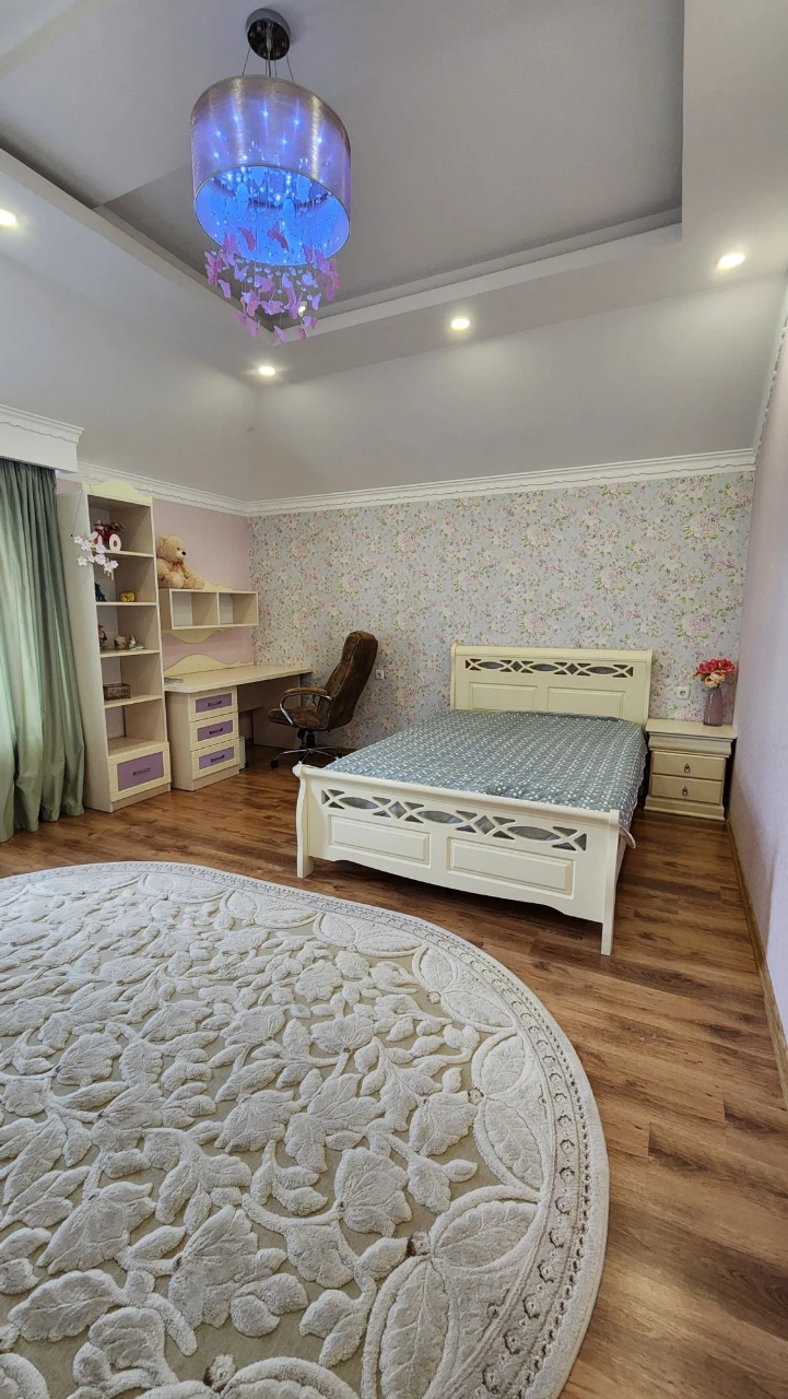 Sale of owner's house in Sauvignon, 315 m², 7.5 hundred