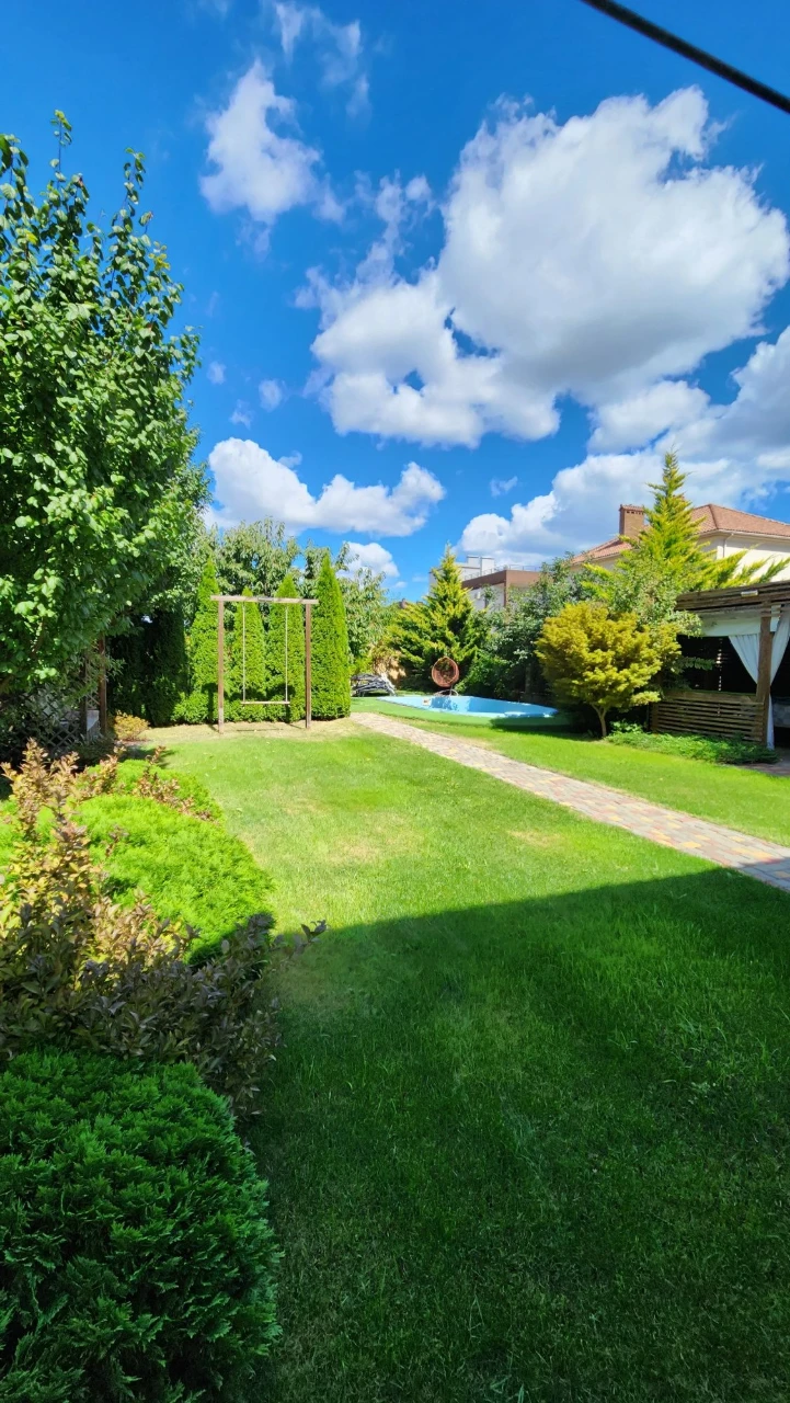 Sale of owner's house in Sauvignon, 315 m², 7.5 hundred