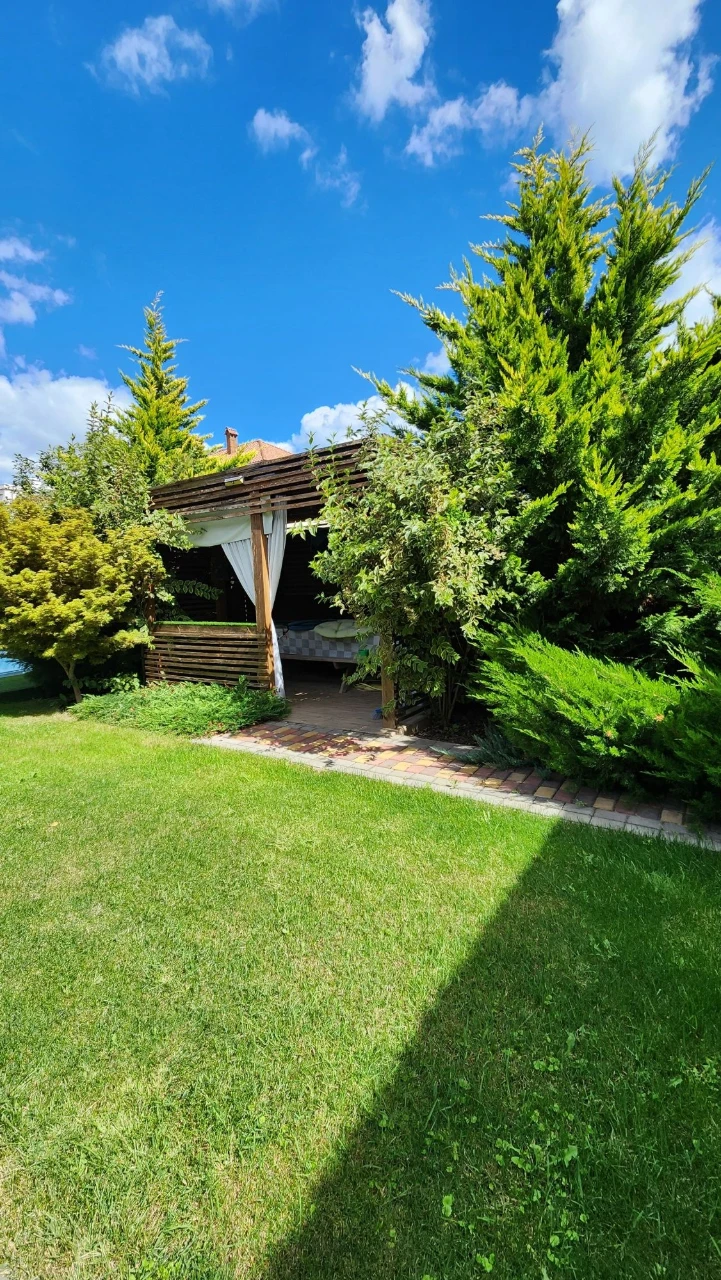 Sale of owner's house in Sauvignon, 315 m², 7.5 hundred