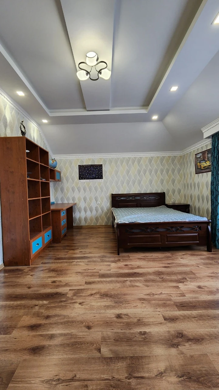 Sale of owner's house in Sauvignon, 315 m², 7.5 hundred