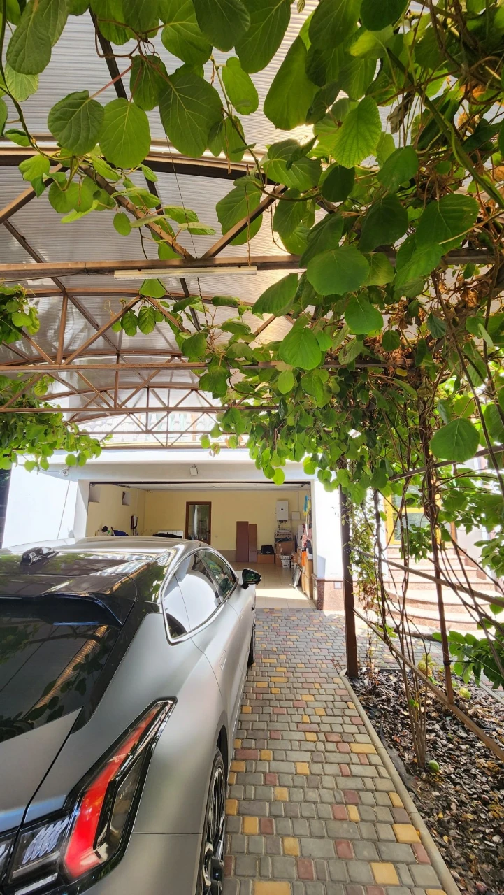 Sale of owner's house in Sauvignon, 315 m², 7.5 hundred