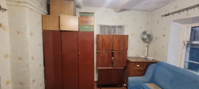 Частина будинку з госп.будівлями і землею