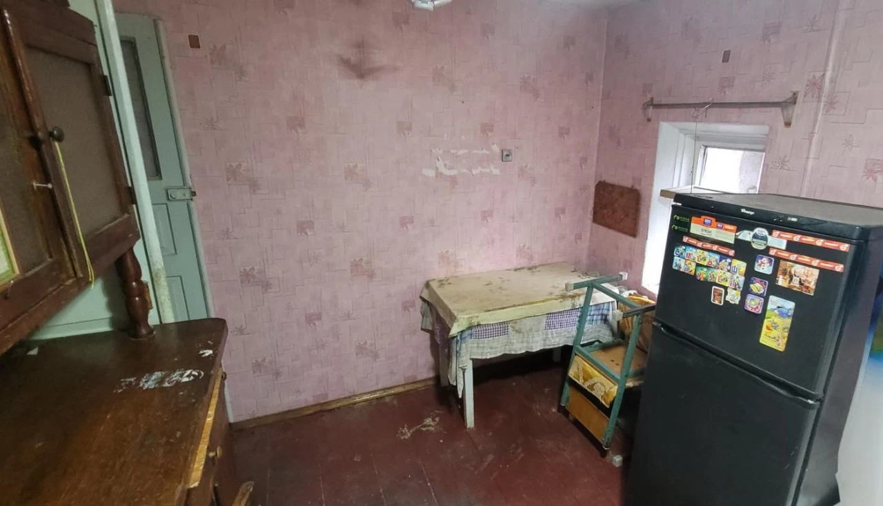 Частина будинку з госп.будівлями і землею