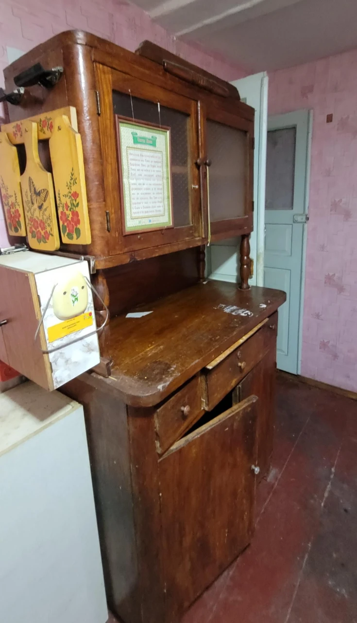 Частина будинку з госп.будівлями і землею