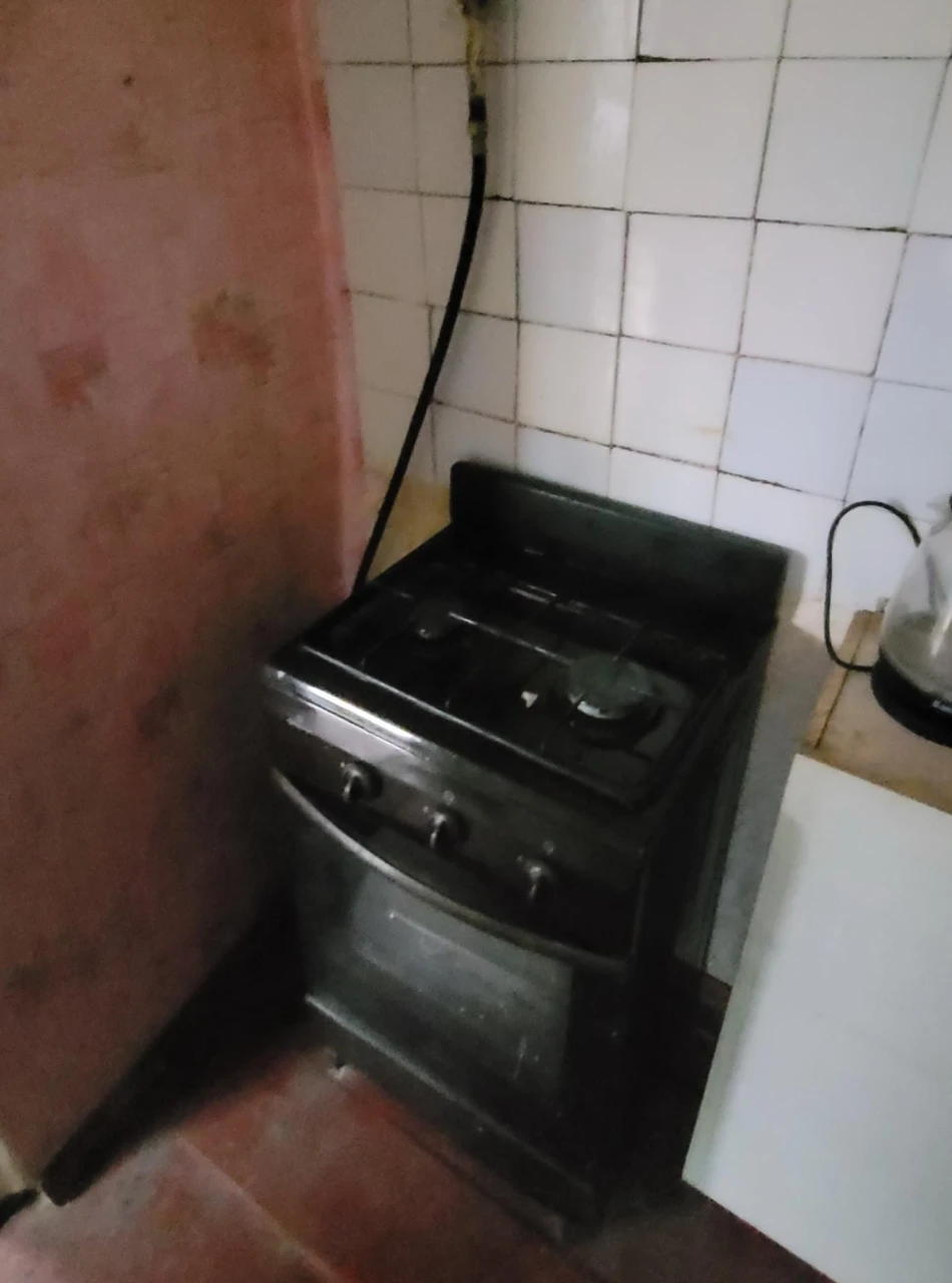 Частина будинку з госп.будівлями і землею