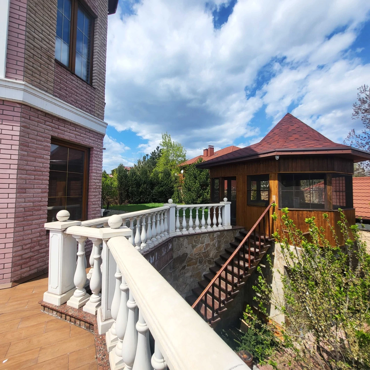 Продаж КРИПТОЙ ВЕЛИКИЙ ЛУГ 3-х поверхового будинку ЗАКРИТА т