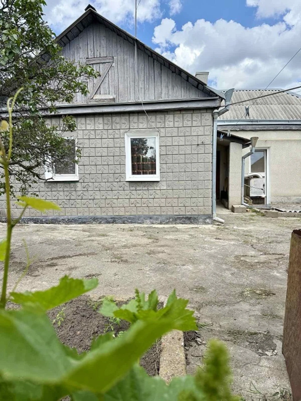 Будинок з великою ділянкою 3D ТУР