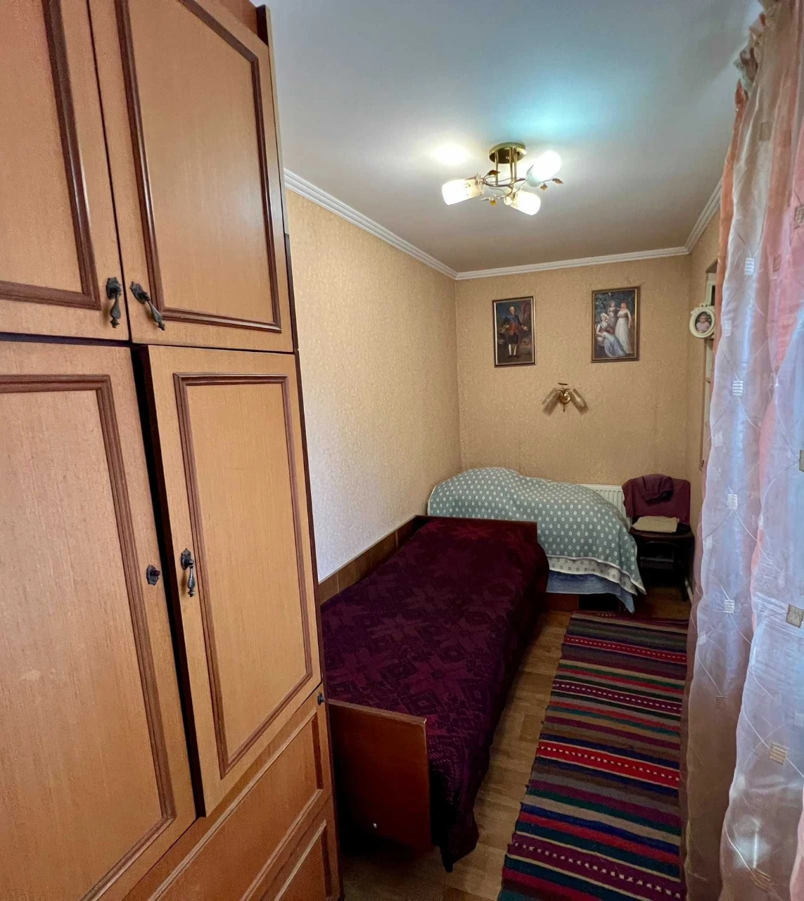 Продаються два будинки в одному дворі,  Корабельний, центр.