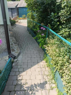 Частина будинку біля Сонячного парку