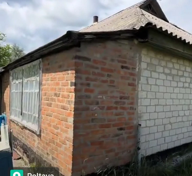 Продам  дом с колодцем!  Две печки АГВ.   Не далеко сосновый