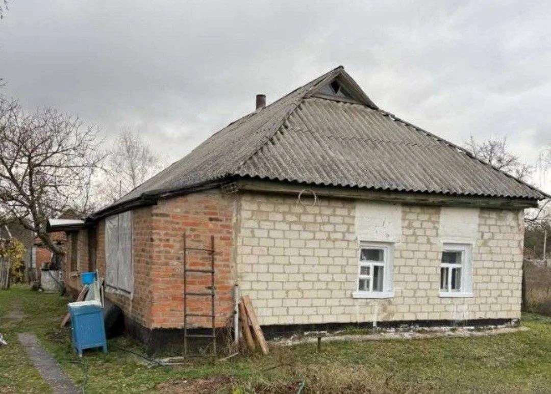 Продам  дом с колодцем!  Две печки АГВ.   Не далеко сосновый