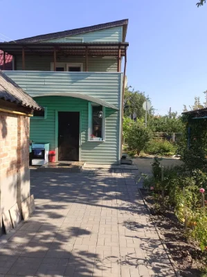 2 этажный дом 100 м.кв. в городе возле речки (в 5 минутах хо