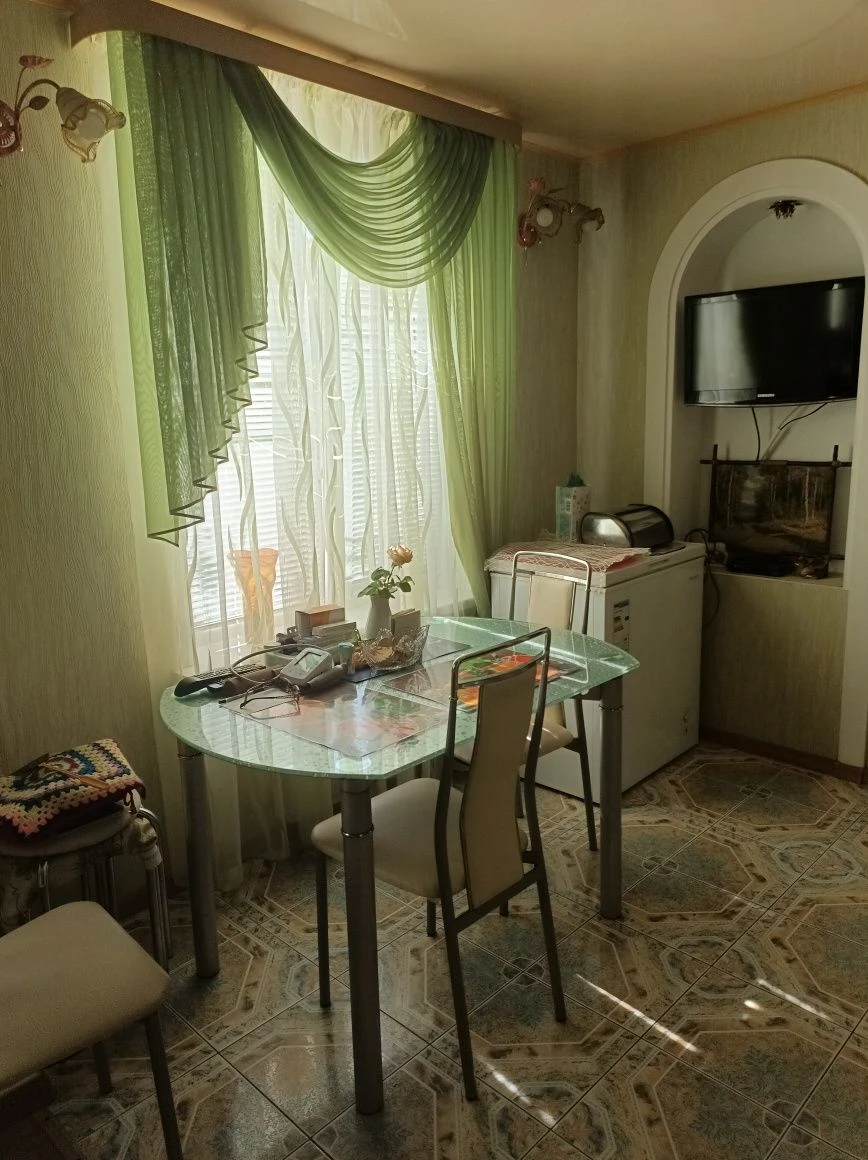 2 этажный дом 100 м.кв. в городе возле речки (в 5 минутах хо