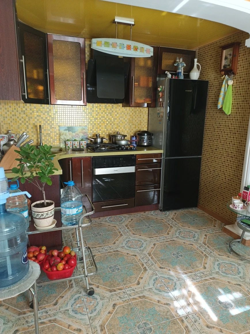 2 этажный дом 100 м.кв. в городе возле речки (в 5 минутах хо