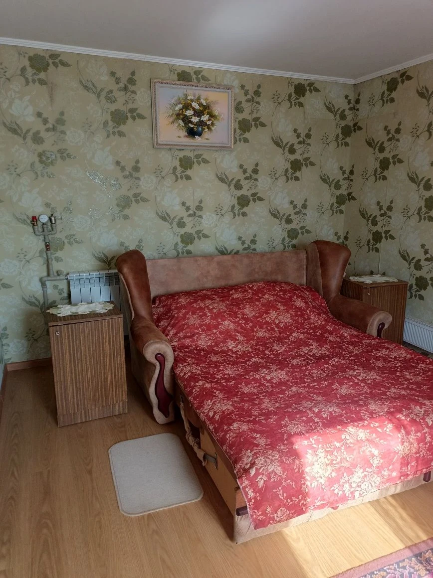 2 этажный дом 100 м.кв. в городе возле речки (в 5 минутах хо