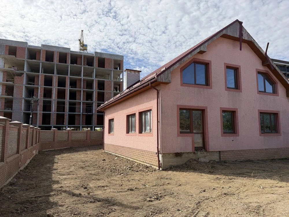 Продаж будинку у місті