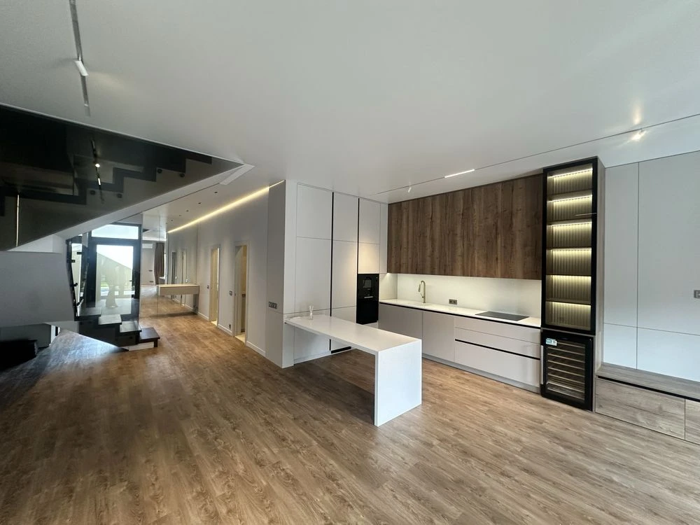 Продаж таунхаусів Luxor Gardens Запорізька , Ужгород