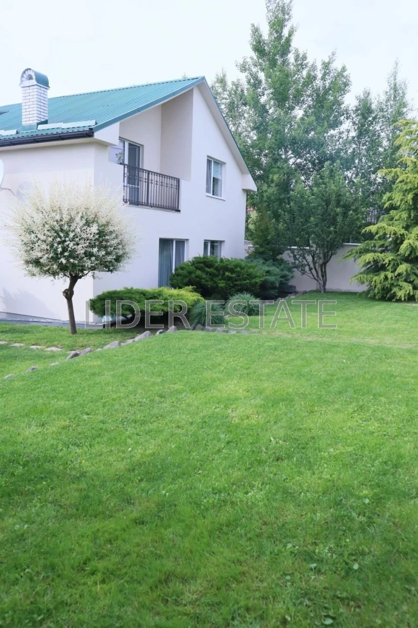 Продаж сучасного 2-поверхового будинку 170 м² з авторським р