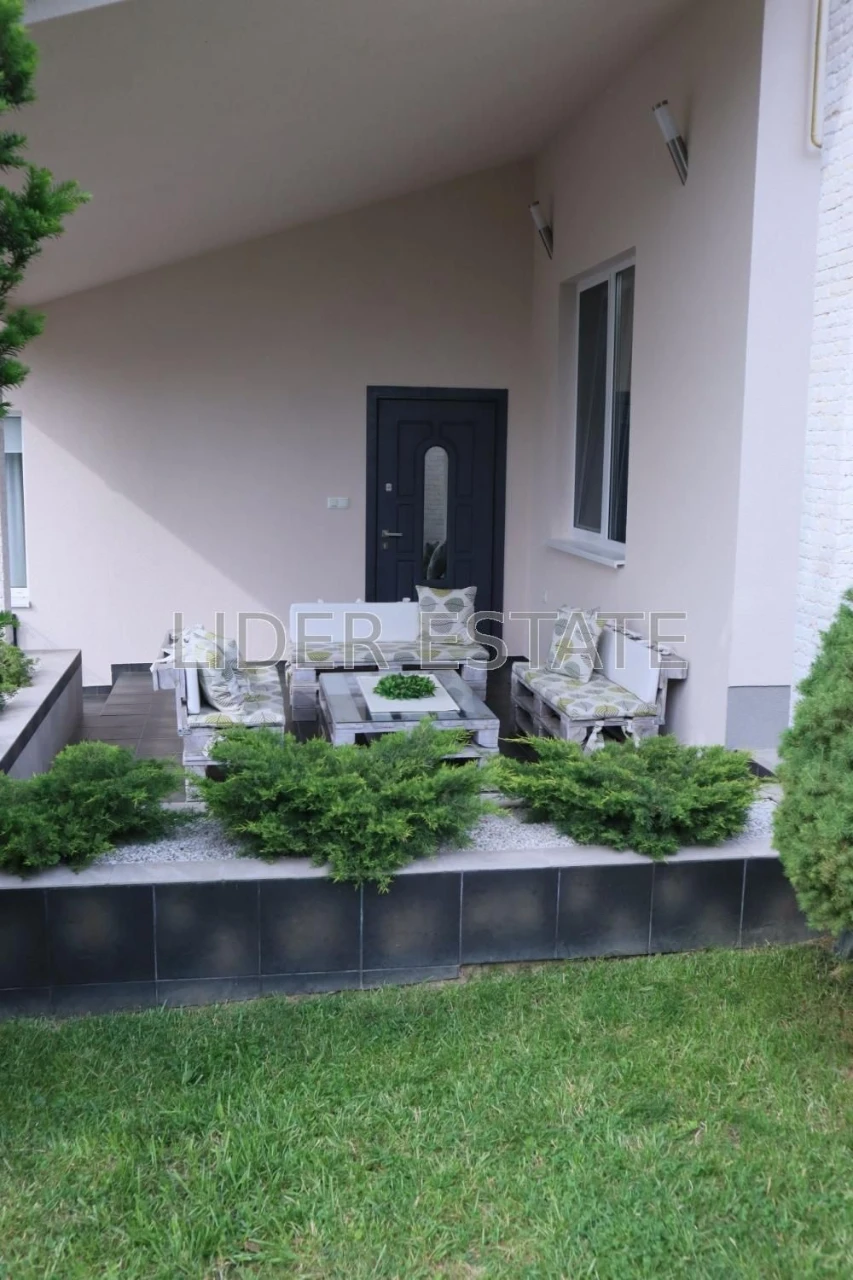 Продаж сучасного 2-поверхового будинку 170 м² з авторським р
