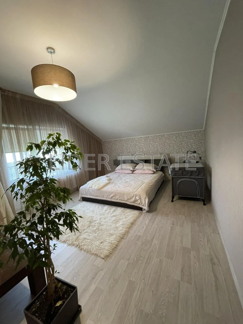 Продаж сучасного 2-поверхового будинку 170 м² з авторським р