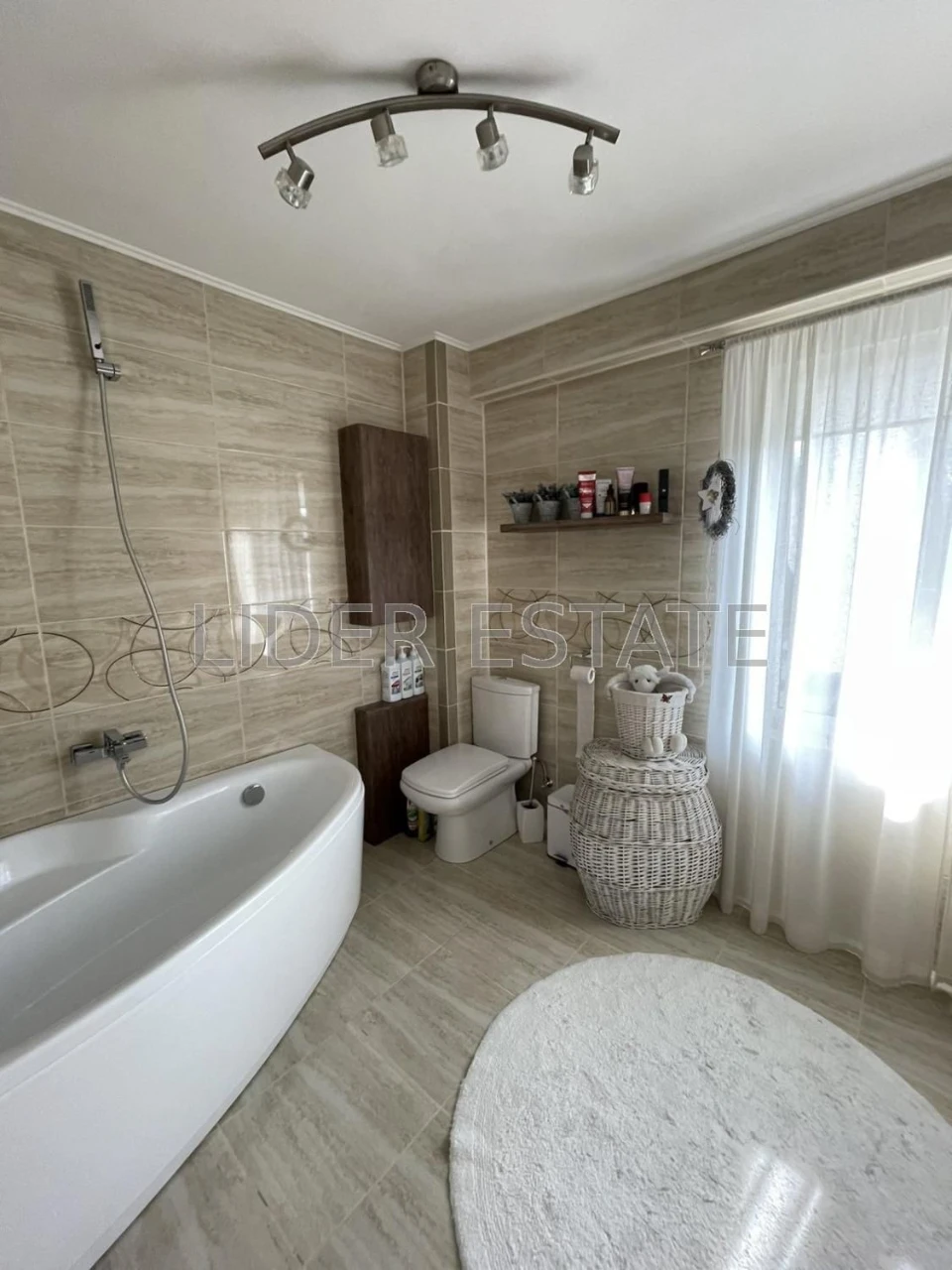 Продаж сучасного 2-поверхового будинку 170 м² з авторським р