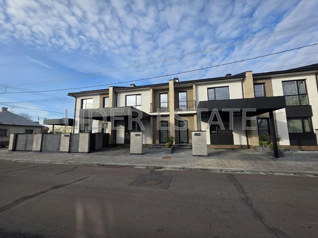 Продаж 4-кімн. таунхауса 170 м² на 2 сотках в Ужгороді!