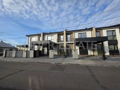 Продаж 4-кімн. таунхауса 170 м² на 2 сотках в Ужгороді!